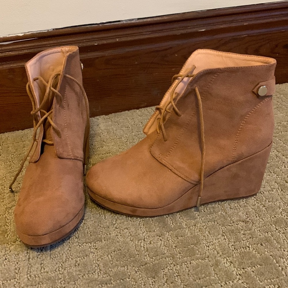 Wedge shoe tan suede size 7.5